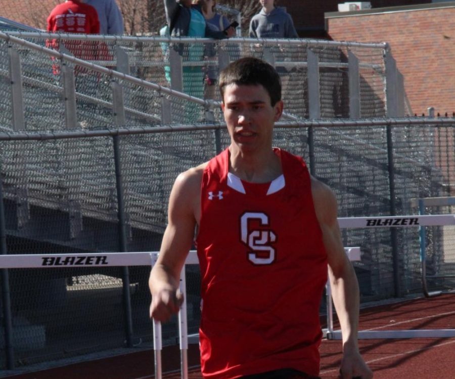 Senior+Jack+Hartman+runs+in+the+4x8+relay+at+Clearwater+March+31.+The+relay+placed+3rd+overall.+%0A