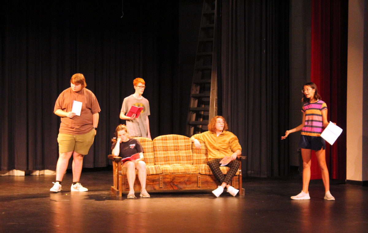 As+the+cast+practices+a+scene%2C+sophomore+Sydney+Zoglmann+talks+to+the+group.+Rehearsals+started+Sept.+18%2C+and+the+play+will+be+performed+Nov.+11-12.+