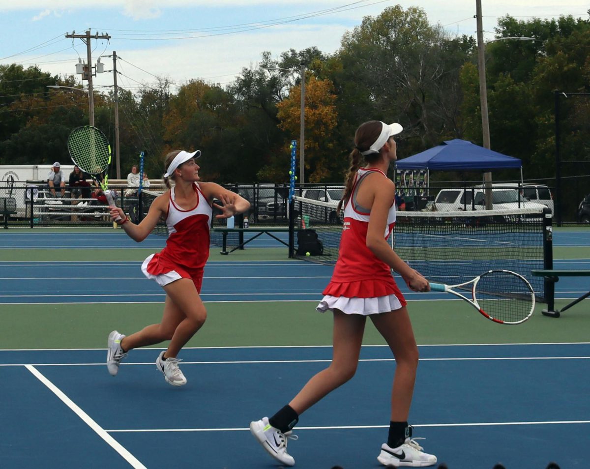 Seniors Morgan Koester and Sadie Koester